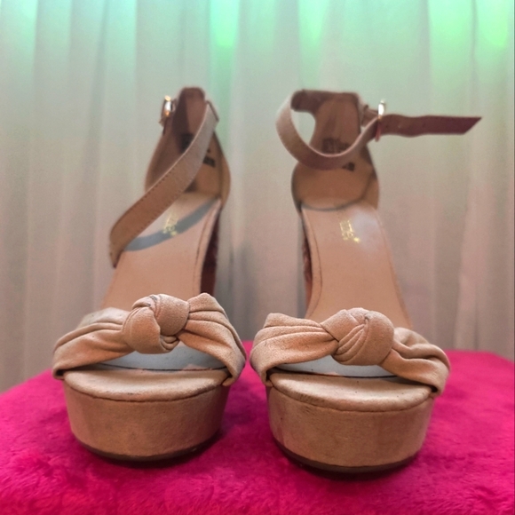 Embroidered platform ankle strap sandals, NWOT size 7.5 us - Picture 3 of 5